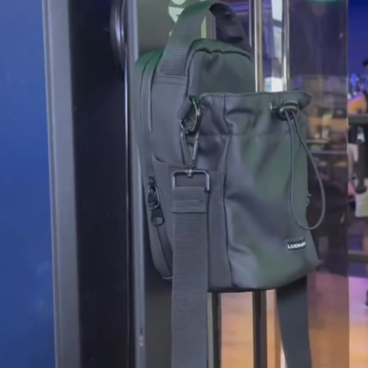 Bolsa Transversal Multifuncional Magnética Porta Garrafa e Celular Ludmax